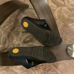 FIT FLOP BLACK LEATHER SIZE 8 Sandal
